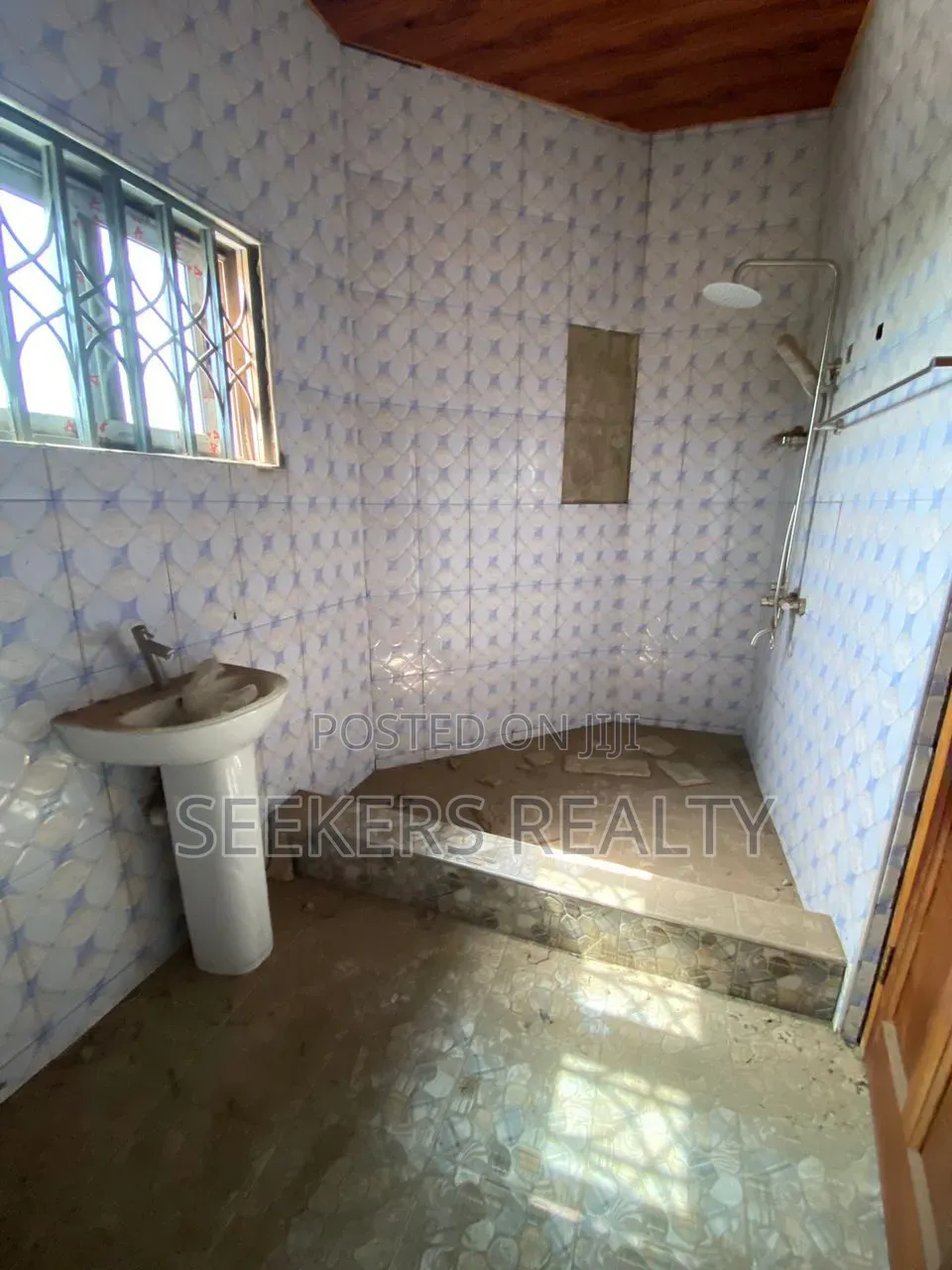 5bdrm House in Seekers Realty, Otano for rent