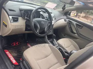 Hyundai Elantra SE 4dr Sedan (1.8L 4cyl 6A) 2015 Brown