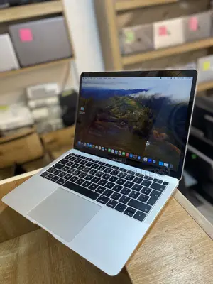 Laptop Apple MacBook Air 2018 8GB Intel Core i5 SSD 256GB