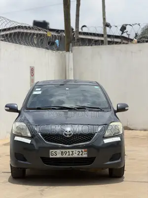 Toyota Belta 2012 Silver