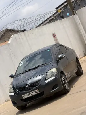 Toyota Belta 2012 Silver