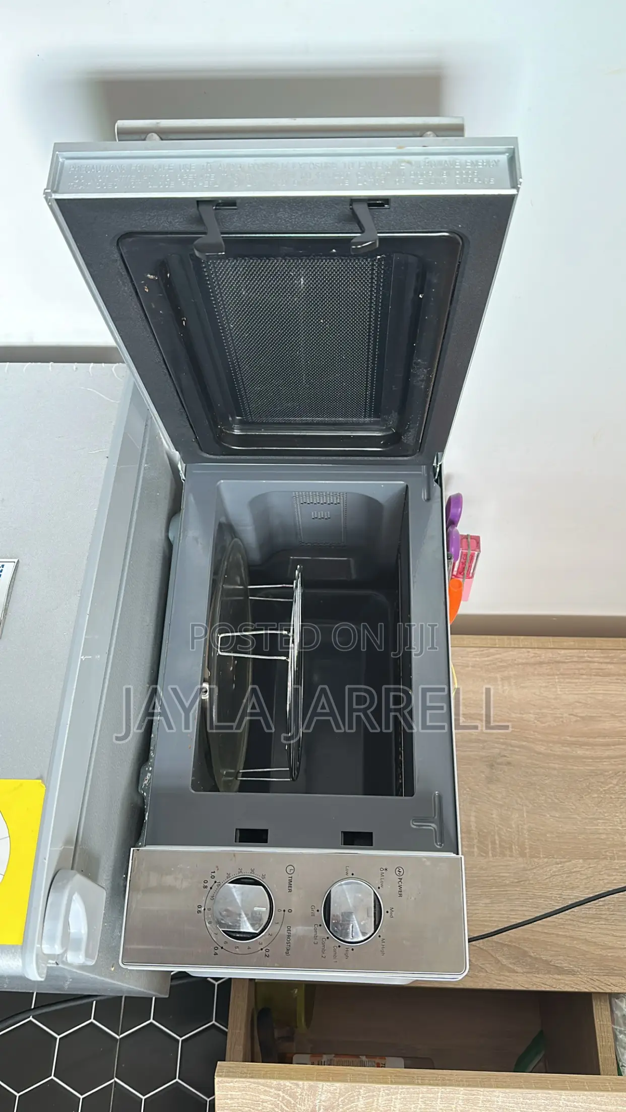 Akai Microwave Oven – Good Condition