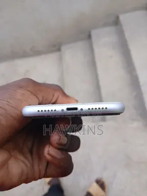 Apple iPhone XR 64 GB White