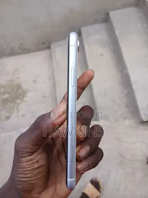 Apple iPhone XR 64 GB White