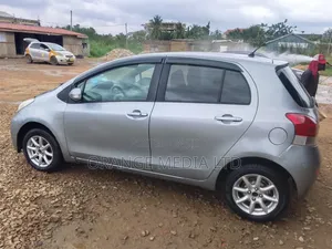 Toyota Vitz 2009 Gray