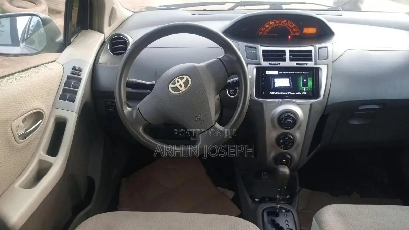 Toyota Vitz 2010 Silver