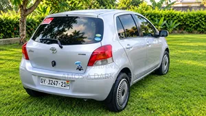 Toyota Vitz 1.0 FWD 5dr 2010 Gray