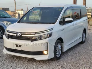 Toyota HiAce 2015 White