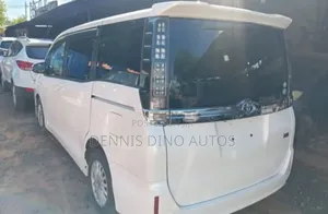 Toyota HiAce 2015 White