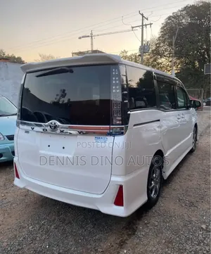 Toyota HiAce 2015 White