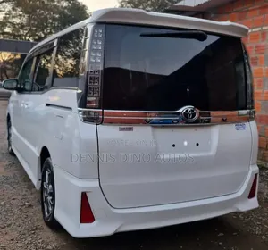 Toyota HiAce 2015 White