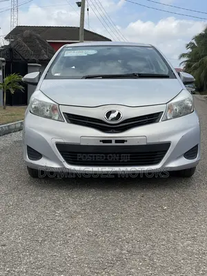 Toyota Vitz 2013 Silver