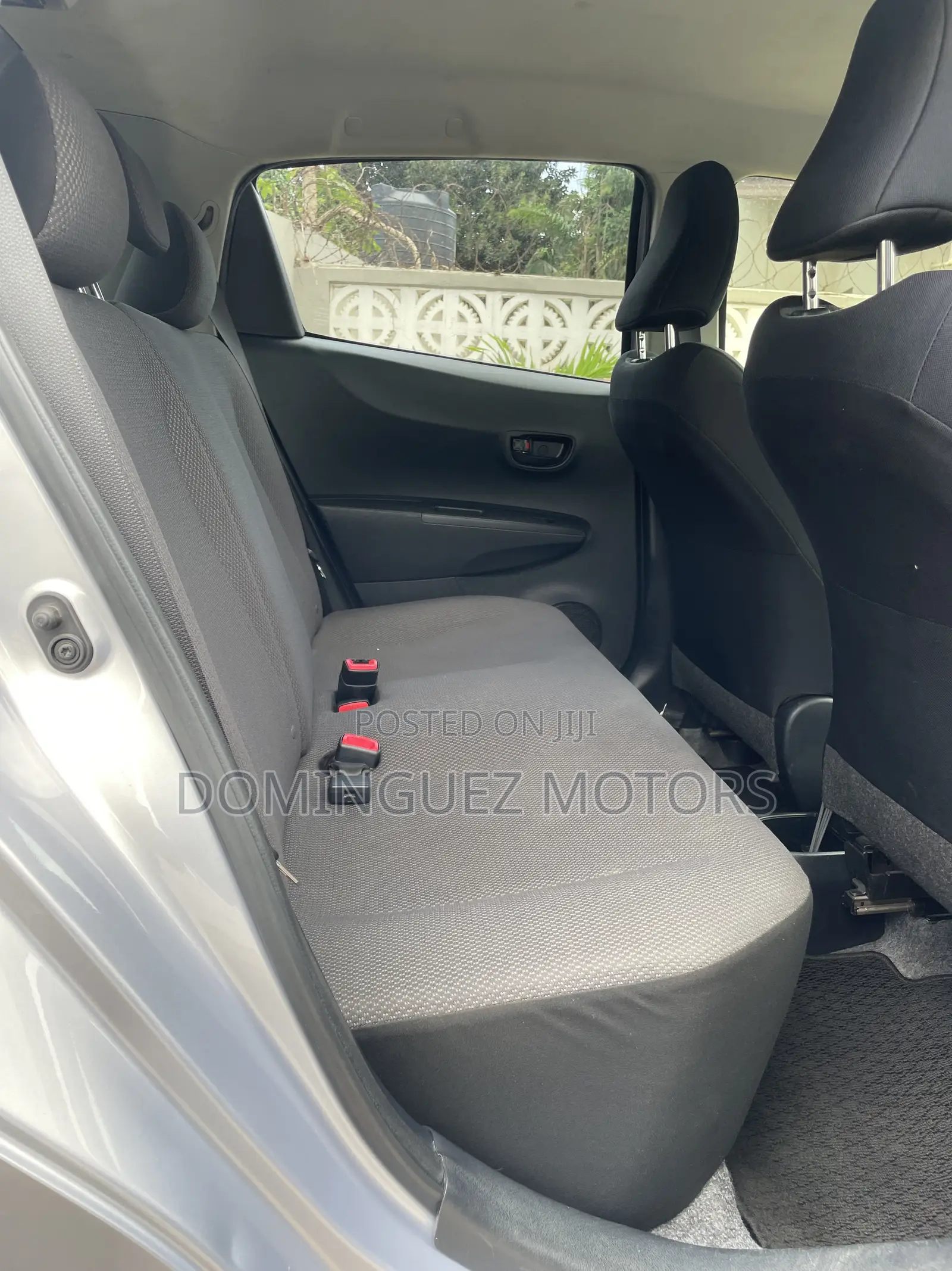 Toyota Vitz 2013 Silver