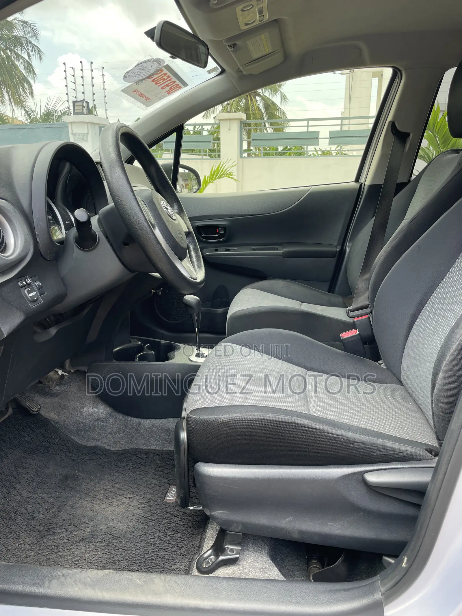 Toyota Vitz 2013 Silver