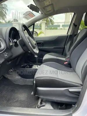 Toyota Vitz 2013 Silver