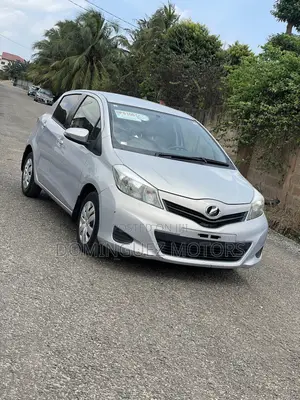 Toyota Vitz 2013 Silver