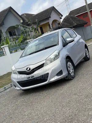 Toyota Vitz 2013 Silver