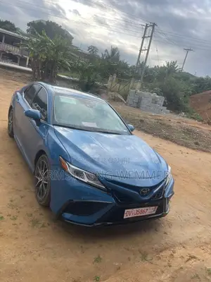 Toyota Camry SE 2023 Blue