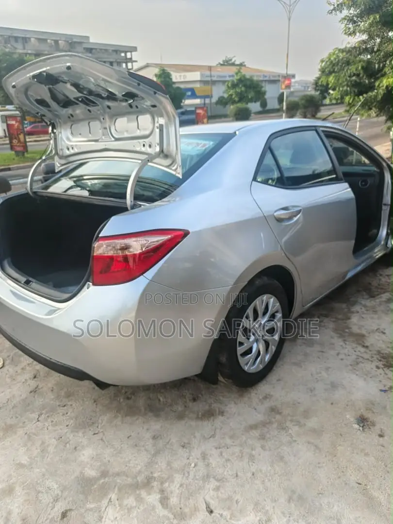 Toyota Corolla LE ECO w/Package 1 4dr Sedan (1.8L 4cyl CVT) 2017 Silver