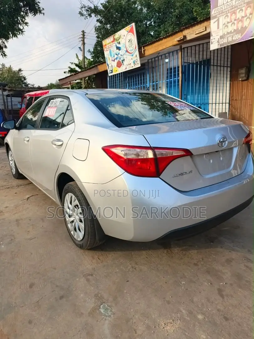 Toyota Corolla LE ECO w/Package 1 4dr Sedan (1.8L 4cyl CVT) 2017 Silver