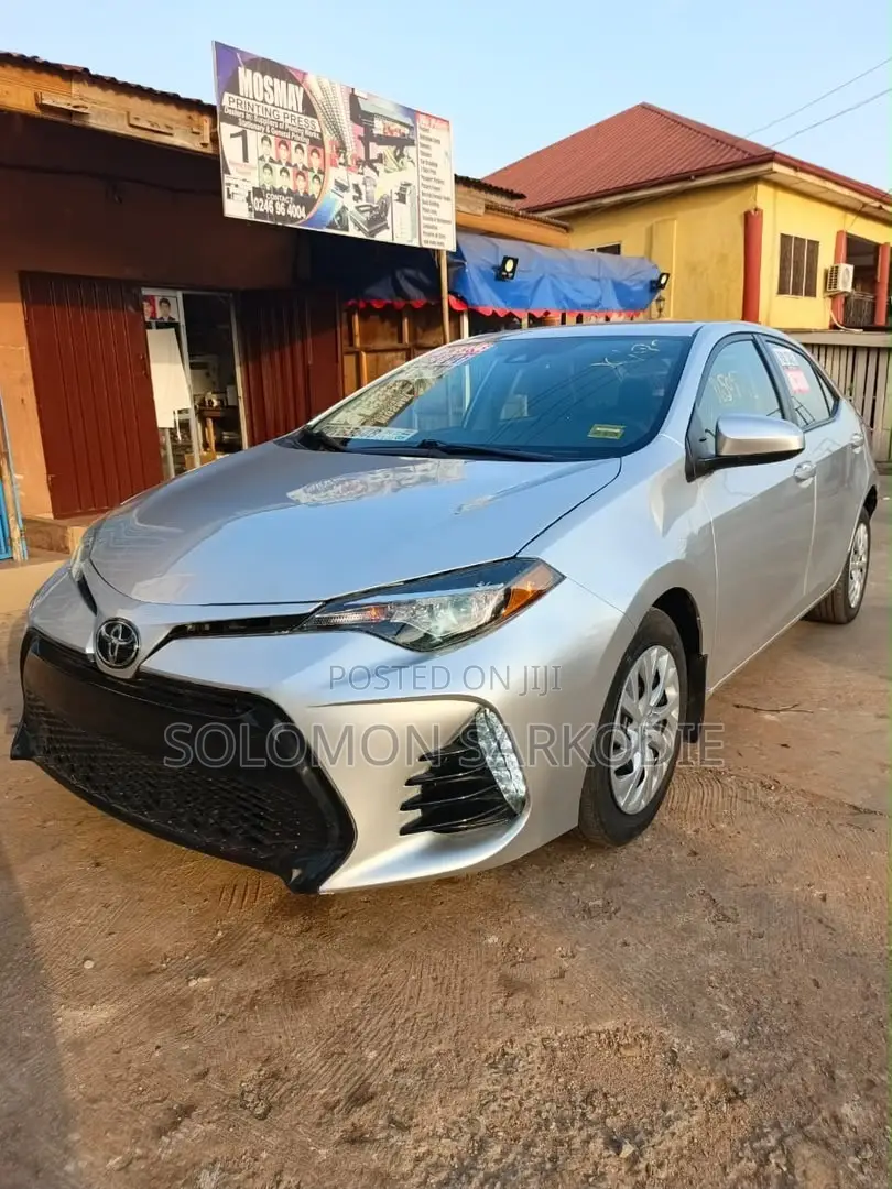 Toyota Corolla LE ECO w/Package 1 4dr Sedan (1.8L 4cyl CVT) 2017 Silver