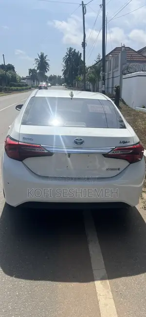 Toyota Corolla SE 4dr Sedan (1.8L 4cyl CVT) 2017 White