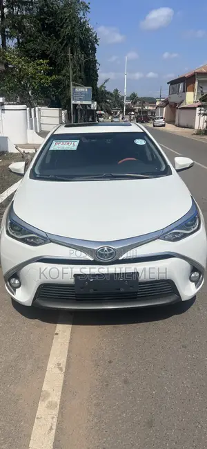 Toyota Corolla SE 4dr Sedan (1.8L 4cyl CVT) 2017 White