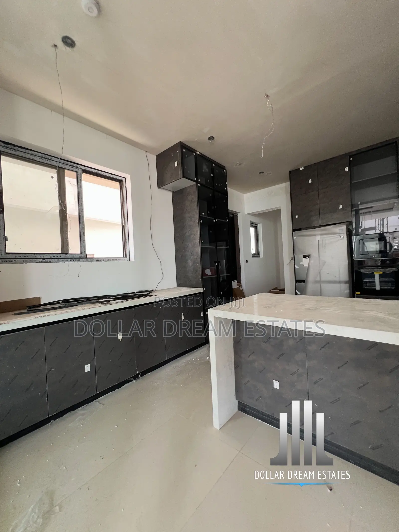 5bdrm House in East Legon for sale