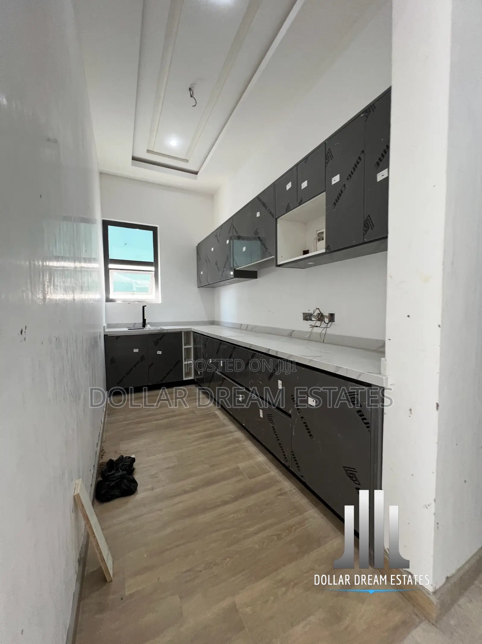 5bdrm House in East Legon for sale