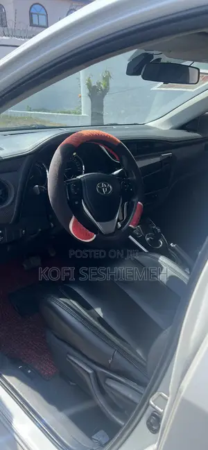 Toyota Corolla SE 4dr Sedan (1.8L 4cyl CVT) 2017 White