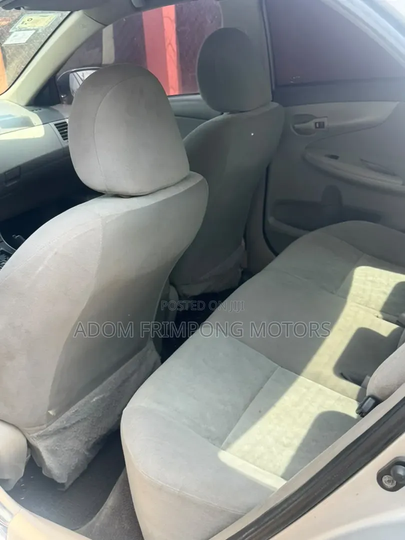 Toyota Corolla 2010 Silver