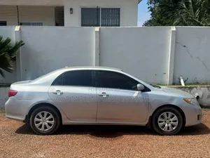 Toyota Corolla 2010 Silver