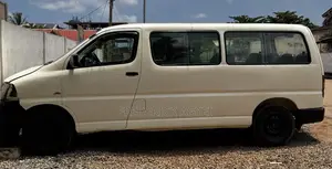 Toyota HiAce 2010 White