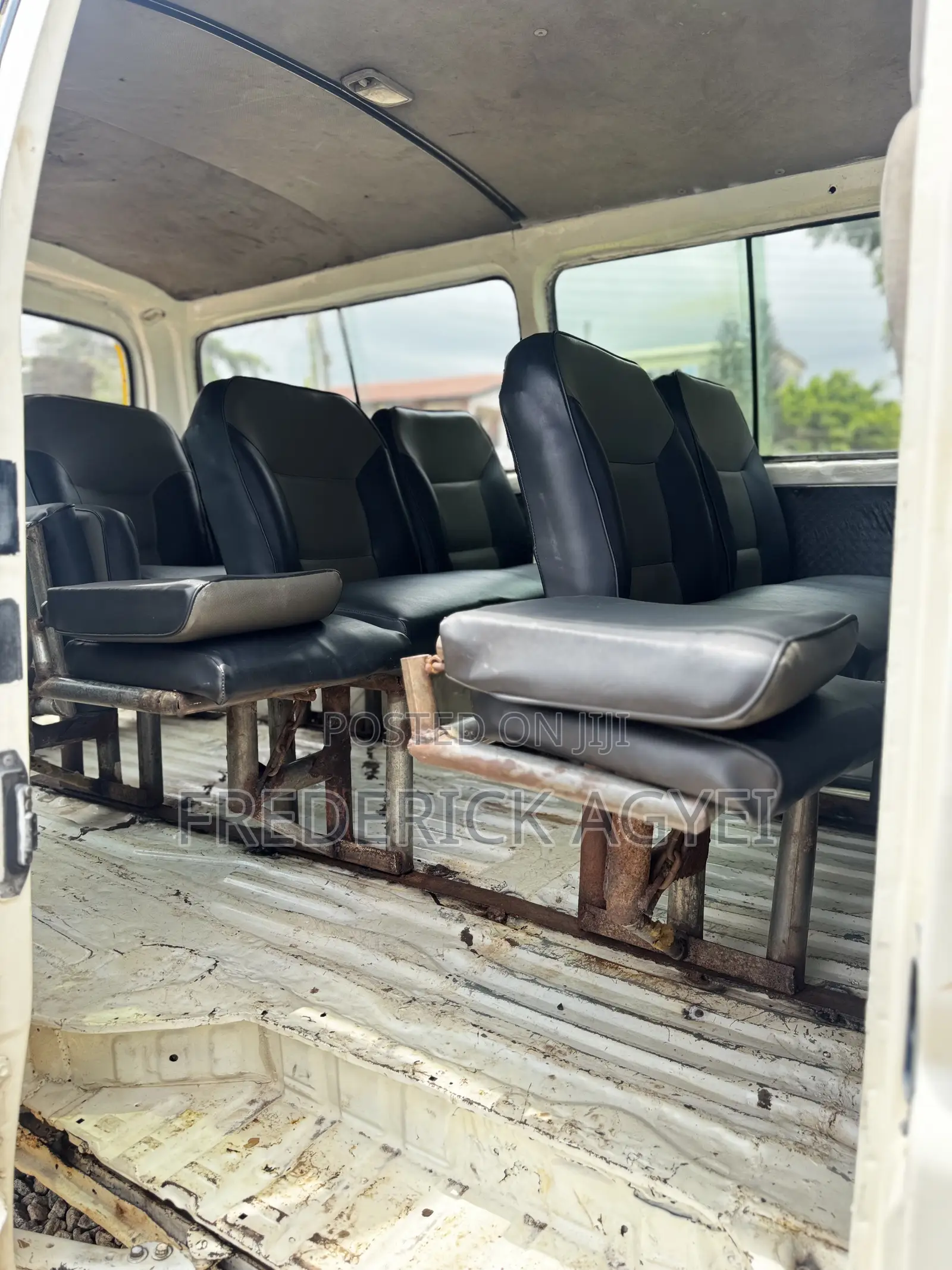 Toyota HiAce 2010 White