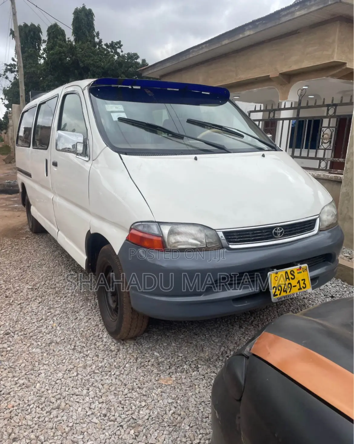 Toyota HiAce 2000 White