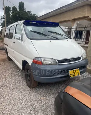 Toyota HiAce 2000 White