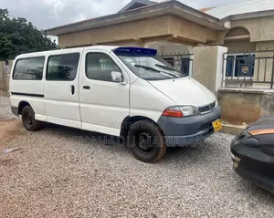 Toyota HiAce 2000 White
