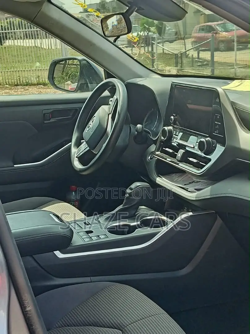 Toyota Highlander LE FWD 2023 Gray