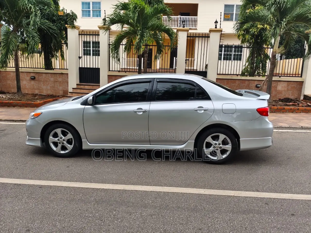 Toyota Corolla L 4dr Sedan (1.8L 4cyl 5M) 2013 Silver
