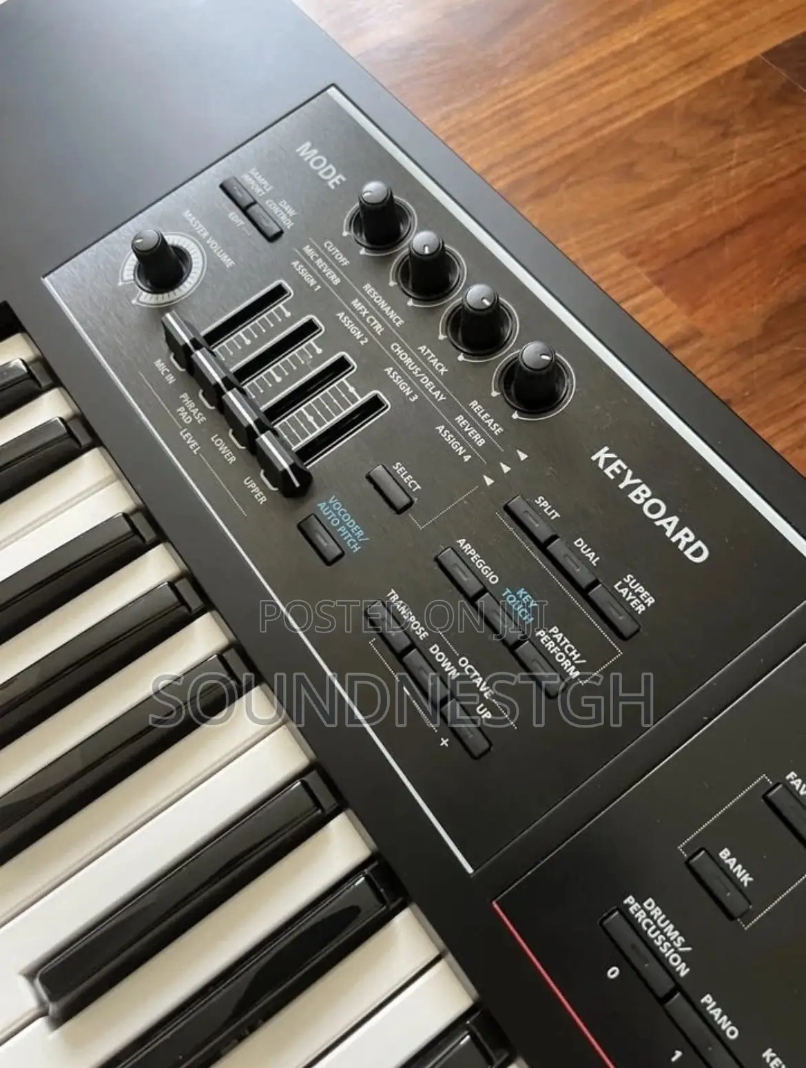 Roland Juno Ds + Free Bag
