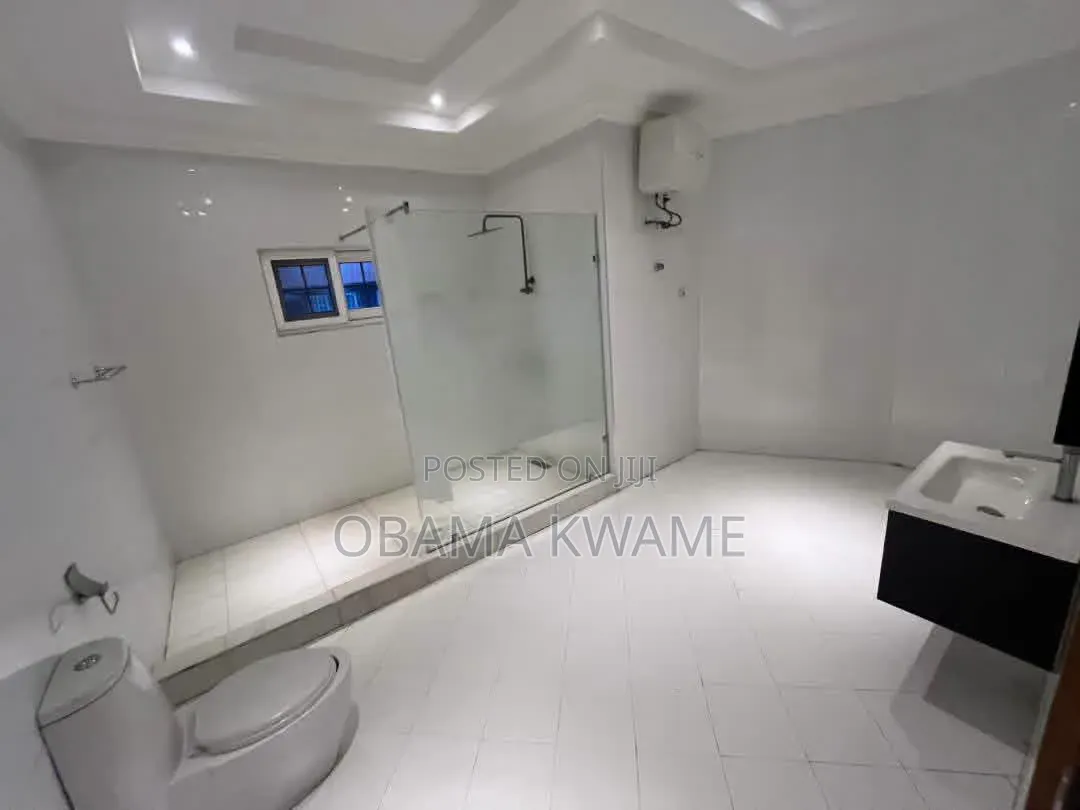 5bdrm House in Laryea Homes, A&C Mall Area for rent