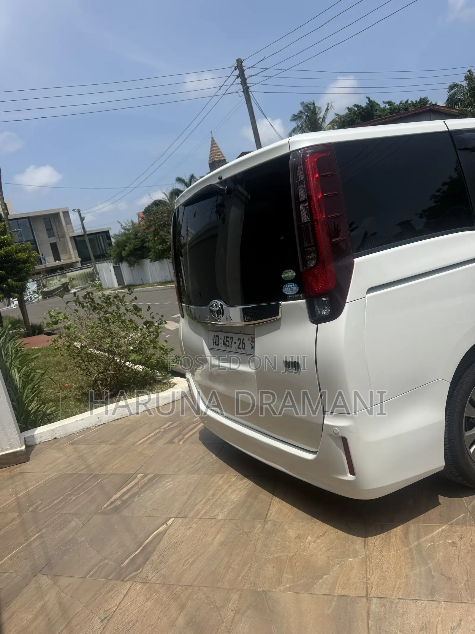 Toyota Voxy Hybrid X 2WD 7-Seater 2018 White