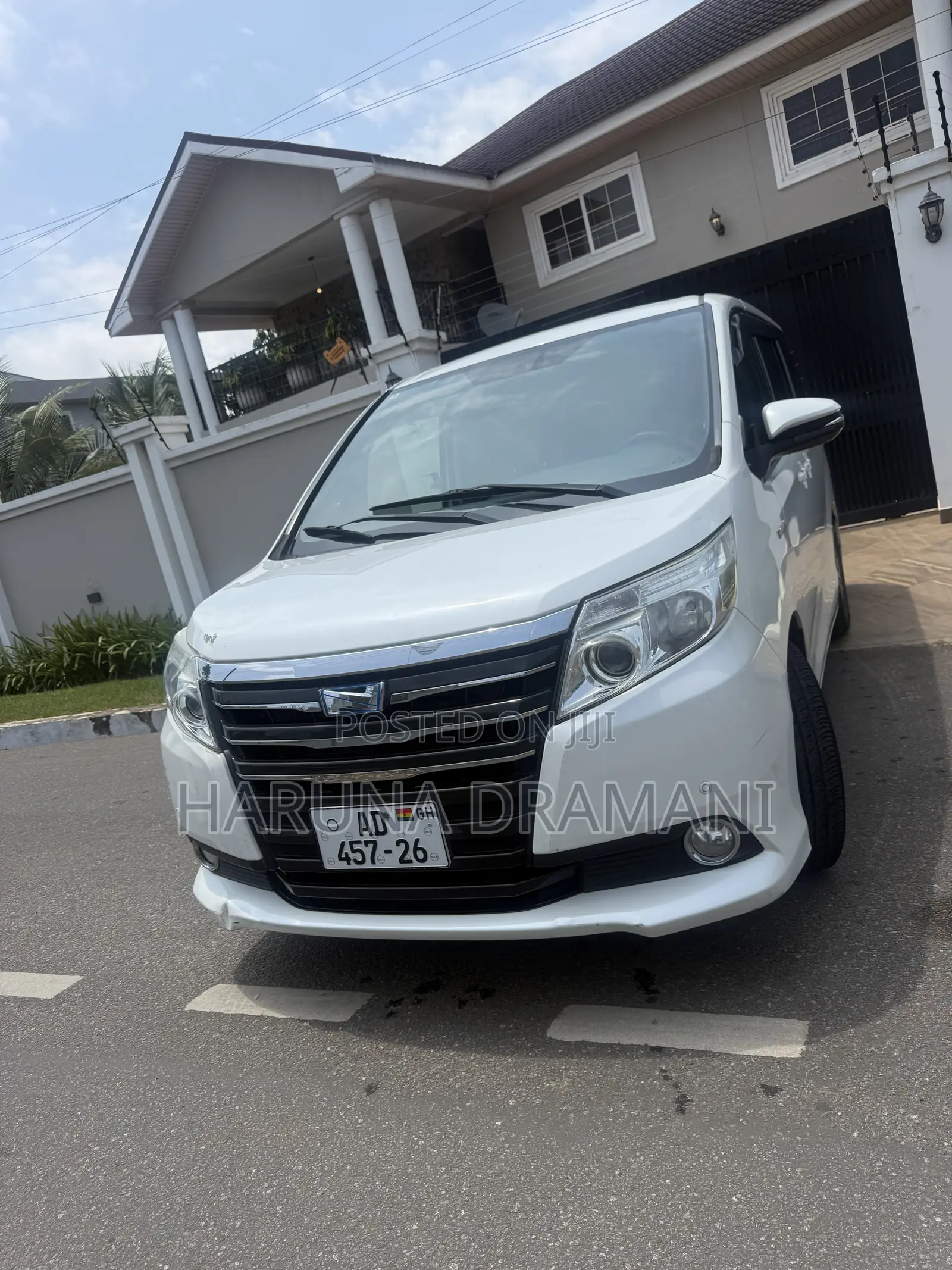 Toyota Voxy Hybrid X 2WD 7-Seater 2018 White