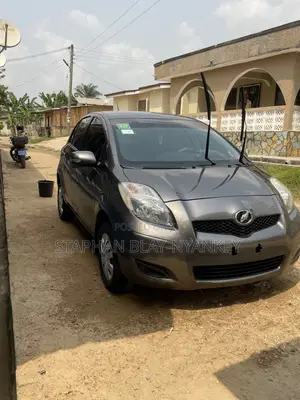 Toyota Vitz 1.3 AWD 5dr 2010 Gray