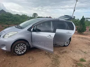 Toyota Vitz 1.3 FWD 3dr 2010 Gray