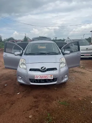 Toyota Vitz 1.3 FWD 3dr 2010 Gray