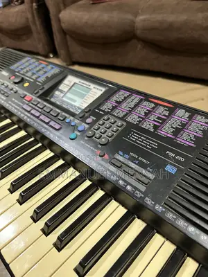 Yamaha Psr220
