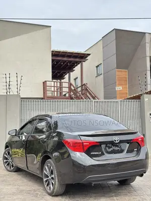 Toyota Corolla XLE (1.8L 4cyl 2A) 2018 Black