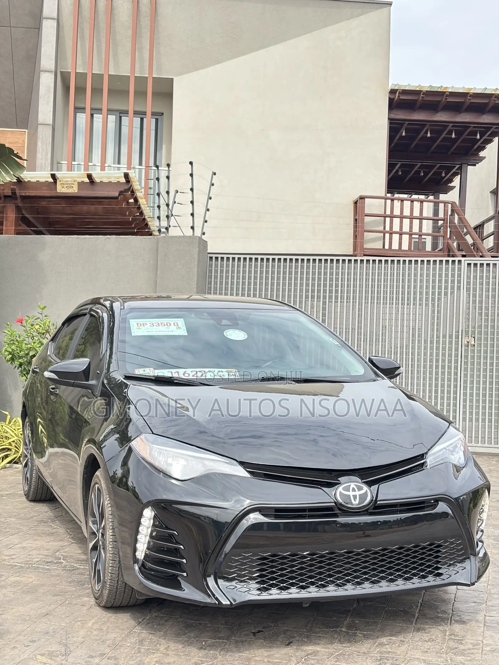 Toyota Corolla XLE (1.8L 4cyl 2A) 2018 Black