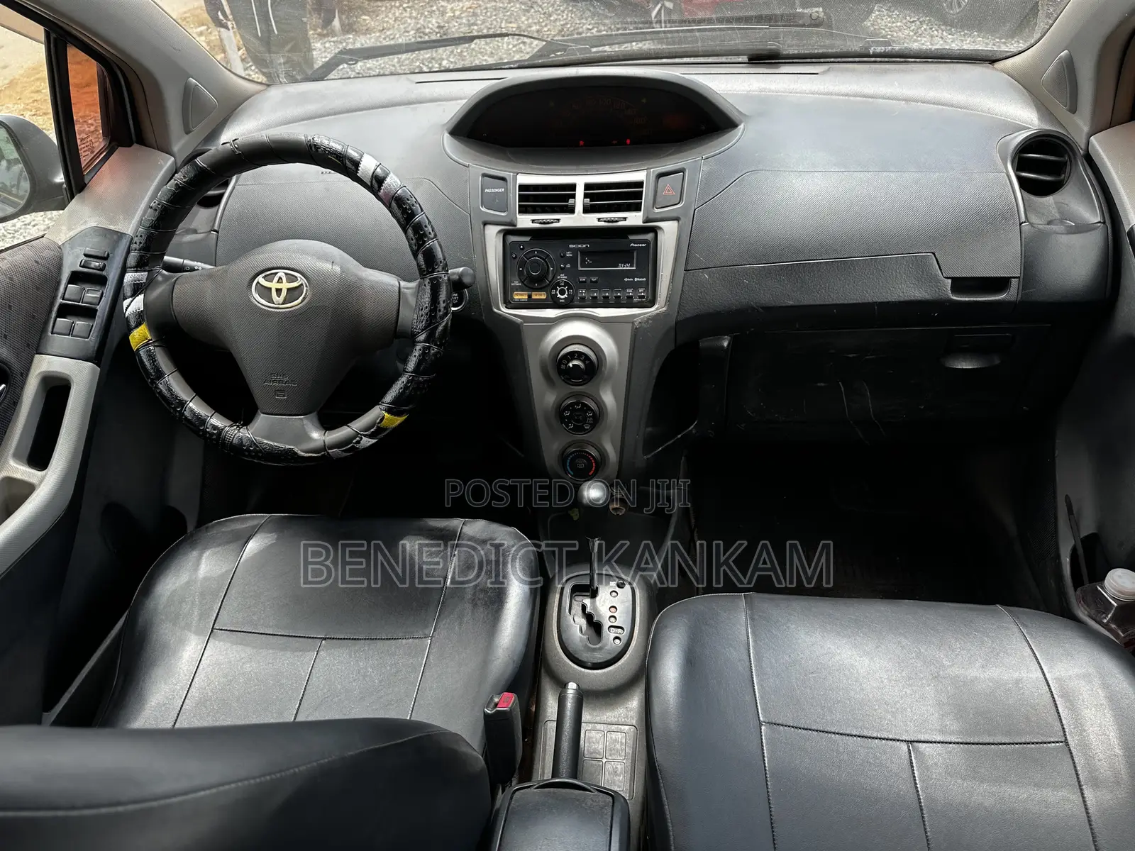 Toyota Vitz 1.3 FWD 5dr 2010 Gray